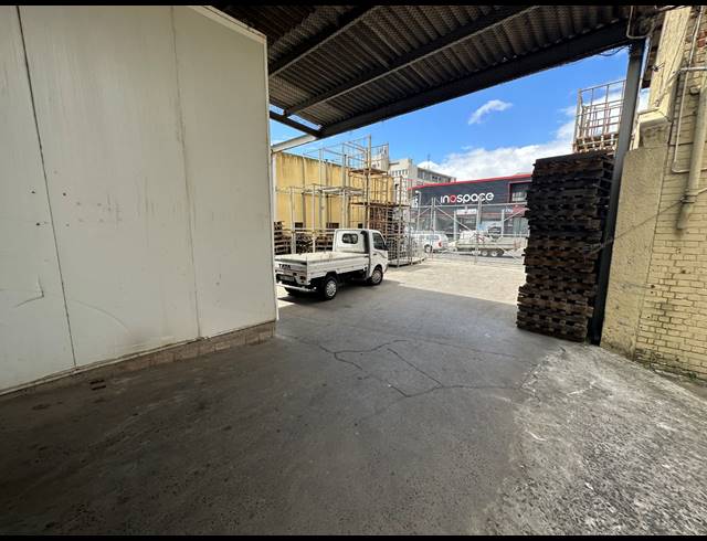 580M² WAREHOUSE TO LET IN PAARDEN EILAND